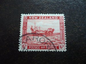 Stamps - New Zealand - Scott# 211 - Used Part Set of 1 Stamp