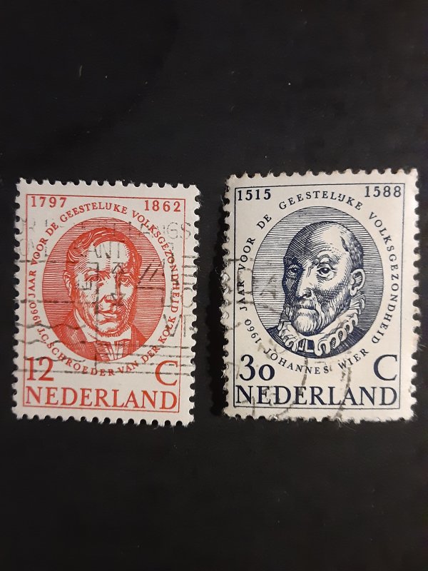 Netherlands #383-384          Used