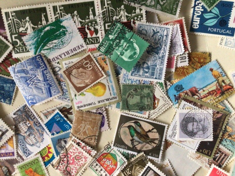 Worldwide stamps mixed used off paper loose stamps approx 250+ stamps A9788