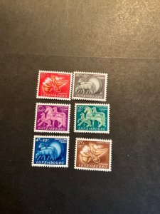 Stamp Luxembourg Scott #B180-5 never hinged