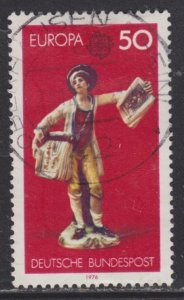 Germany 1212 Boy Selling Copperplate Prints 1976