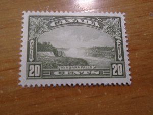 Canada  #  225  MNH