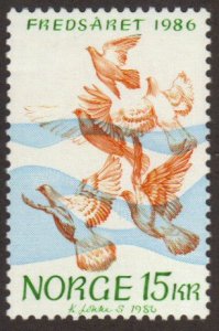 Norway #902 MNH 15kr doves