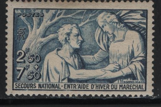 FRANCE, B113, HINGED, 1941, France aiding needy man