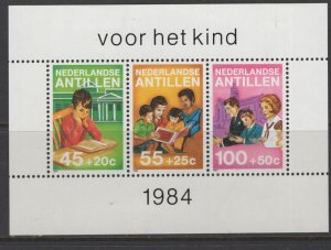 NETHERLANDS ANTILLES  B225a  MINT HINGED FAMILY SOUVENIR SHEET 1984