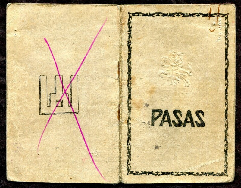 p823- LATVIA Daugavpils REVENUE Stamp (Straight Edge) on 1931 Lithuania Passport