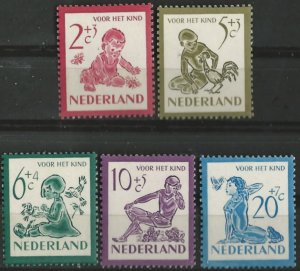 Netherlands # B219-23  Children     (5) Mint NH