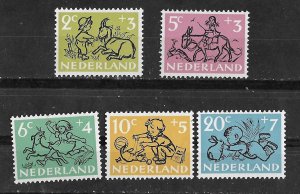 Netherlands # B243-47  Children and Pets   (5)   VF Unused VLH