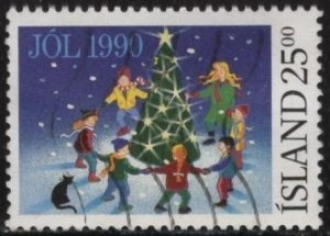 Iceland 716 (used) 25k Christmas: circle of people around tree (1990)