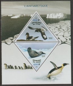 ANTARCTICA  perf sheet containing two triangular values mnh