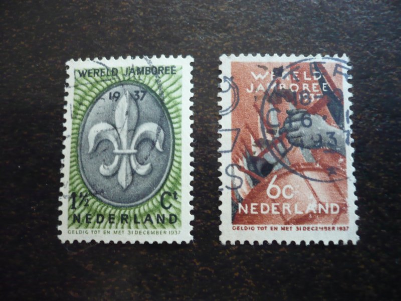Stamps - Netherlands - Scott# 206-207 - Used Part Set of 2 Stamps