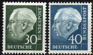 Germany #755-6 F-VF Unused Fluorescent  CV $20.00 (X4159)