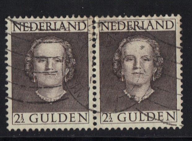 Netherlands  #320  used  1949   Queen Juliana 2 1/2 g   pair