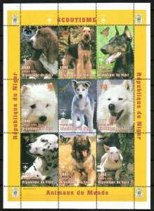 Niger Stamp 1009  - Scouting emblem and Dogs