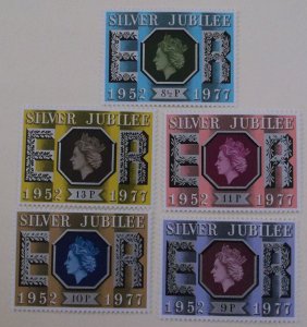 Great Britain 810-14 MNH Full Set Royalty Topical  Cat $1.55