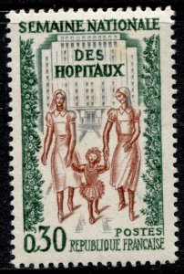 France #1033 Nurses and Child MLH CV$0.40