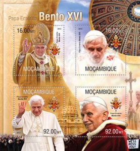 Mozambique Pope Emeritus Benedict XVI 4 Stamp Sheet  2013 13A-1266