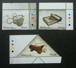 Cultural Instruments & Artifacts II Malaysia 2008 (stamp color) MNH *odd shape