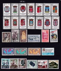 Spain a small mint collection with sets,nice collection builder
