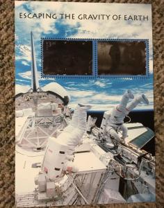  3411 Escaping Gravity Space Hologram Sheet of 2   FV $6.40   2000