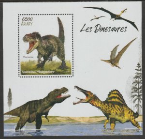 DINOSAURS  perf sheet containing one value mnh