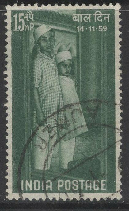 INDIA SG424 1959 CHILDRENS DAY USED 