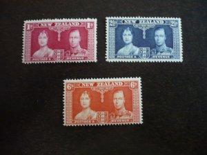 Stamps - New Zealand - Scott# 223-225 - Mint Never Hinged Set of 3 Stamps