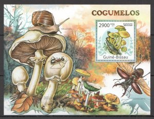 2011 Guinea-Bissau Flora Nature Mushrooms Cogumelos 1Bl ** Bc615