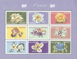 Mozambique 2002 - Flowers - Sheet of 9 - Scott 1552 - MNH