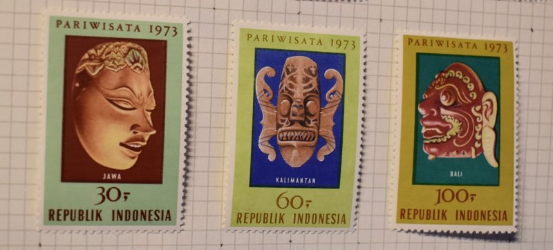 INDONESIA   842-44   MLH