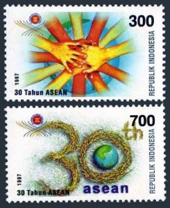 Indonesia 1715-1716,MNH.Michel 1714-1715. ASEAN,30th Ann.1997.Rice stalks,globe.