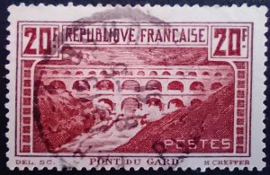 France 1929 Pont du Gard 20F SC 253 (I) red brown used, condition as seen