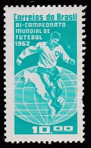 Brazil # 949, Soccer Player, Mint Light Hinged