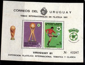 1981 Uruguay Intl philatelic exhibition Gold cup soccer player  #1115  ** MNH