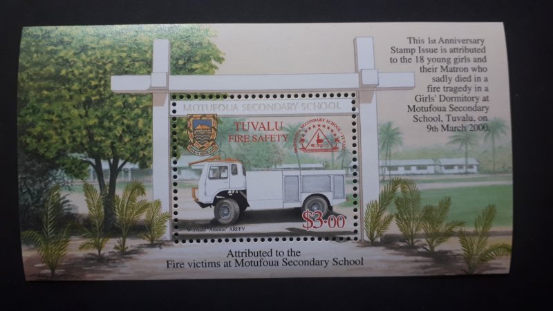 Firetrucks - Tuvalu 2001 - complete set + Bl ** MNH