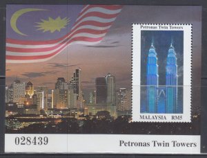 MALAYSIA Sc# 727 SOUVENIR SHEET with HOLOGRAM and PETRONAS TWIN TOWERS