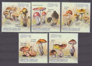 2010 Mozambique 4623-4627 Mushrooms 15,00 €