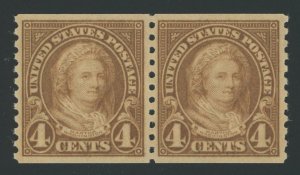 USA 601 - 4 cent Martha Washington Coil Pair - XF Mint hinged