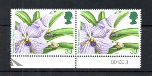 1993 33p ORCHIDS UNMOUNTED MINT PAIR + 'COPYRIGHT LOGO & 1993 OMITTED' Cat £15
