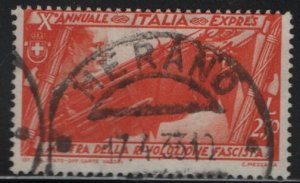 ITALY, E17, USED, 1932, HEAD OF MUSSOLINI, TROPHIES OF FLAGS