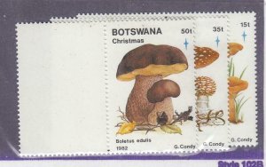 BOTSWANA (MK6263) # 321-324  VF-MNH 1sh 1982  MUSHROOMS WITH MARGIN CV $ 29