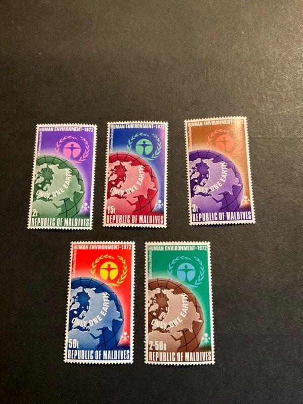Stamps Maldive Islands 412-6 never hinged