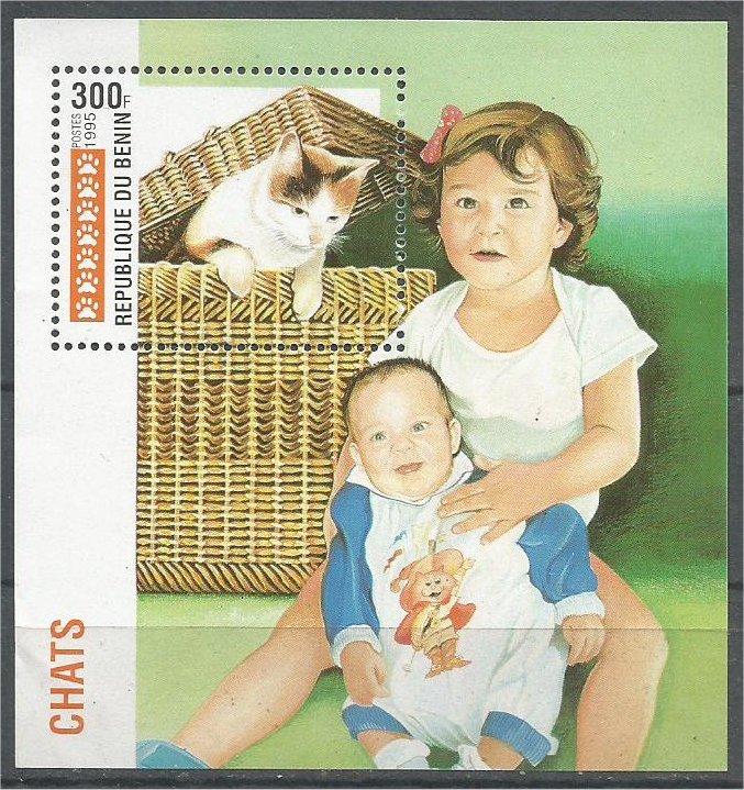 BENIN, 1995, MNH 300fr SS, Cat in basket Scott 767