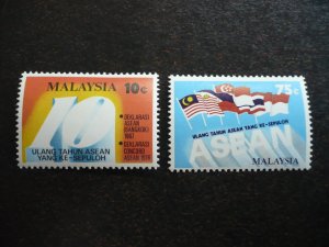 Stamps - Malaysia - Scott# 155-156 - Mint Hinged Set of 2 Stamps