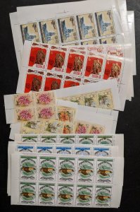 EDW1949SELL : RUSSIA Nice collection of 25 Different Cplt sets 10 of @. Cat $528