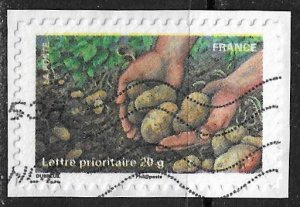 France ~ Scott # 3969 ~ Used on paper ~ Hands Holding Potatoes