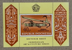 Indonesia 1976 Dagger from Borneo MS, MNH.  Scott 983a, CV $12.50