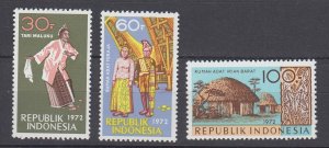 J29340, 1972 indonesia set mnh #831-3 designs