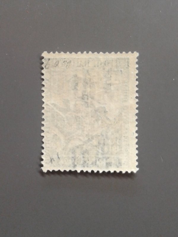 Italy 207 F MLH - Scott $ 32.50