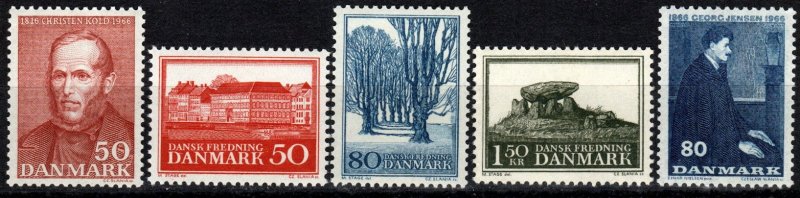 Denmark #425-9 MNH CV $4.45 (X2916)